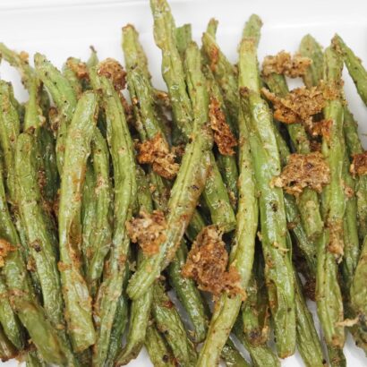 healthy and crispy green beans with parmesan in air fryer